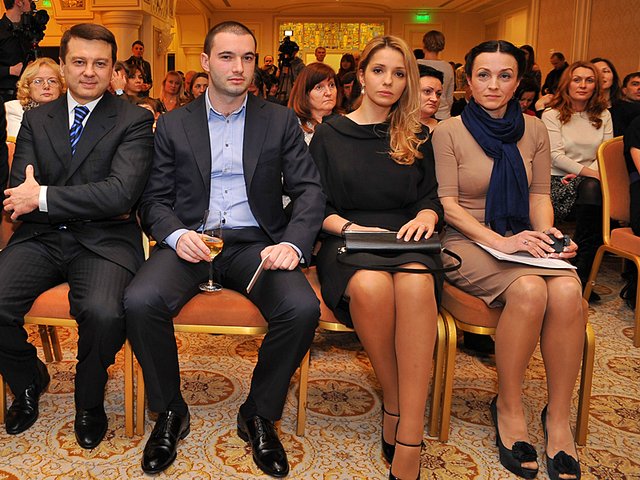 Ευγενία Τιμοσένκο, η όμορφη ξανθιά κόρη της πρώην Πρωθυπουργού της Ουκρανίας, που παίζει τους Ευρωπαίους ηγέτες στα δάχτυλα [εικόνες] | iefimerida.gr 16