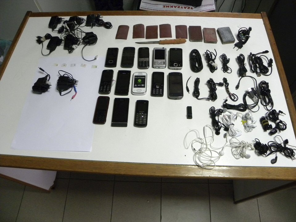 Ολα τα ευρήματα από την επιδρομή των ΕΚΑΜ στα κελιά κρατουμένων των φυλακών Κορυδαλλού και Τρικάλων [εικόνες] | iefimerida.gr 3