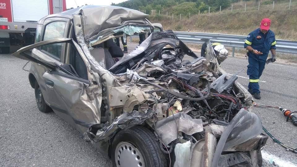 Τραγικό τέλος στην άσφαλτο: Μητέρα καρφώθηκε με το αυτοκίνητό της σε νταλίκα στην Εγνατία [εικόνες] | iefimerida.gr 0