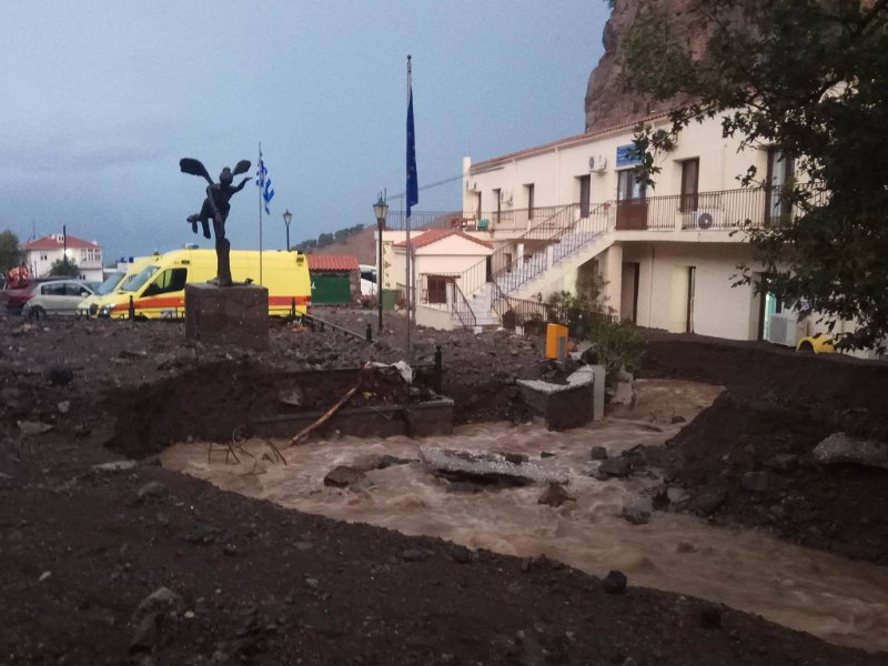 Ανυπολόγιστες ζημιές από την καταιγίδα στη Σαμοθράκη -Πλημμύρισαν το Κέντρο Υγείας και το Δημαρχείο [εικόνες & βίντεο] | iefimerida.gr 2