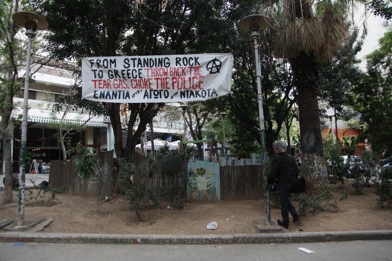 Τρεις κι ο... κούκος στα εγκαίνια του «ΚΕΠ αντιεξουσιαστών» στα Εξάρχεια [εικόνες] | iefimerida.gr 1