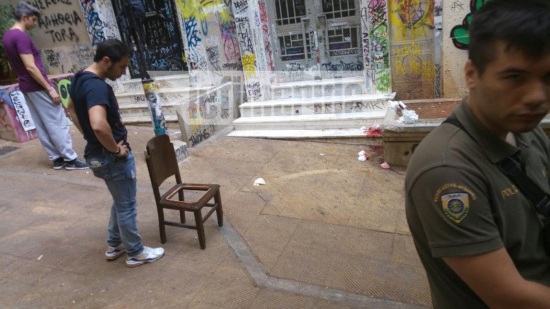 Πυροβολισμοί στα Εξάρχεια -Κουκουλοφόροι δολοφόνησαν 35χρονο Αιγύπτιο | iefimerida.gr 1