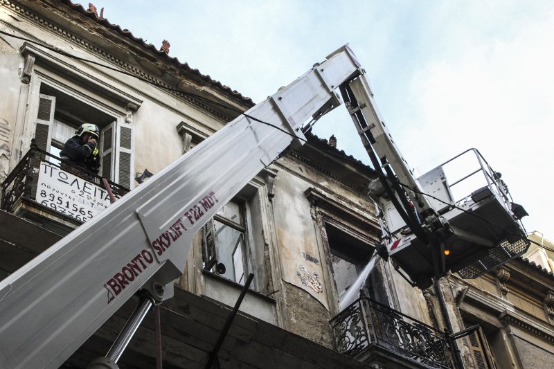 Πυρκαγιά σε εγκαταλελειμμένο κτίριο στα Εξάρχεια [εικόνες] | iefimerida.gr 1