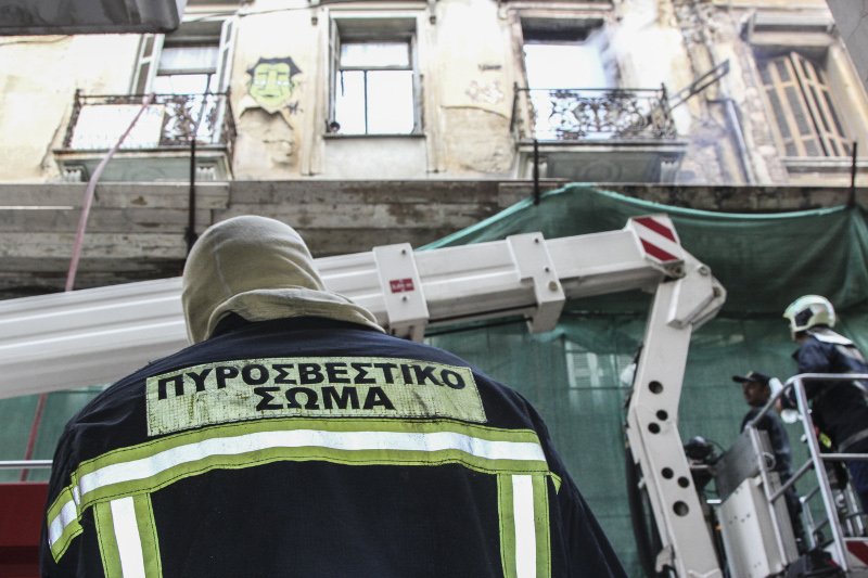 Πυρκαγιά σε εγκαταλελειμμένο κτίριο στα Εξάρχεια [εικόνες] | iefimerida.gr 2