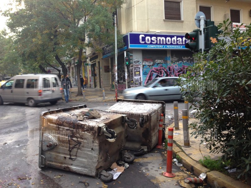  Η επόμενη μέρα στα βομβαρδισμένα Εξάρχεια -Καμένα ΙΧ και μοτοσικλέτες μετά τα επεισόδια [εικόνες] | iefimerida.gr 3