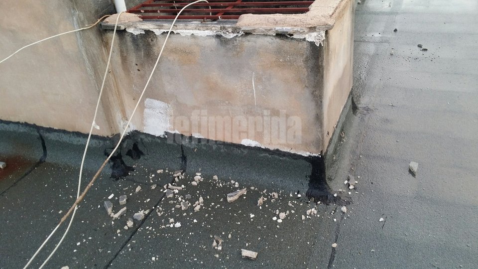  Ντοκουμέντο από τα Εξάρχεια: Ετσι εισέβαλαν στην πολυκατοικία -Γκρέμισαν τα πάντα και τσακώθηκαν στη μοιρασιά των κλοπιμαίων [εικόνες] | iefimerida.gr 2