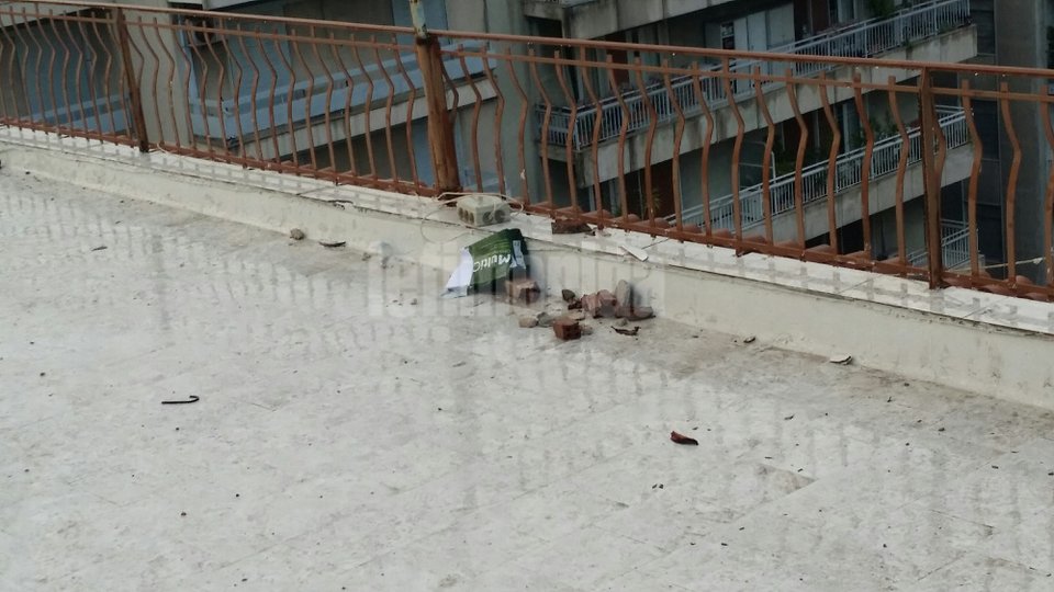  Ντοκουμέντο από τα Εξάρχεια: Ετσι εισέβαλαν στην πολυκατοικία -Γκρέμισαν τα πάντα και τσακώθηκαν στη μοιρασιά των κλοπιμαίων [εικόνες] | iefimerida.gr 3