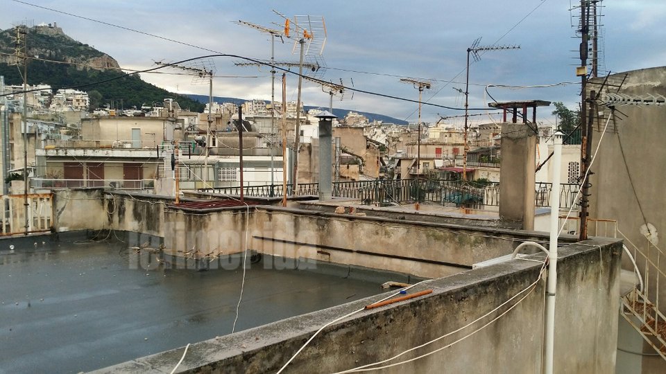  Ντοκουμέντο από τα Εξάρχεια: Ετσι εισέβαλαν στην πολυκατοικία -Γκρέμισαν τα πάντα και τσακώθηκαν στη μοιρασιά των κλοπιμαίων [εικόνες] | iefimerida.gr 6