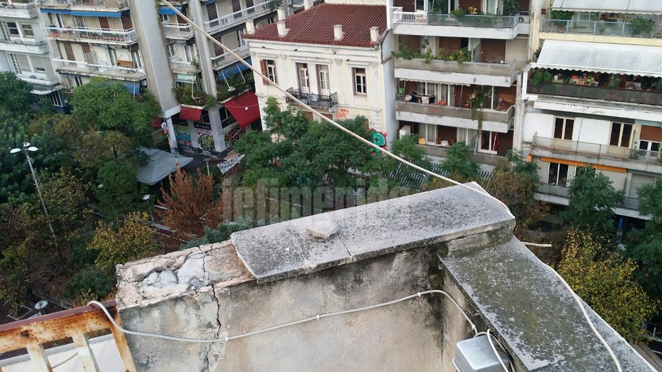  Ντοκουμέντο από τα Εξάρχεια: Ετσι εισέβαλαν στην πολυκατοικία -Γκρέμισαν τα πάντα και τσακώθηκαν στη μοιρασιά των κλοπιμαίων [εικόνες] | iefimerida.gr 8