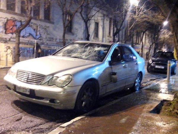 Επεισόδια στα Εξάρχεια: Μολότοφ και καμένα ΙΧ στο Πολυτεχνείο -Αντιεξουσιαστές ταμπουρώθηκαν στο Μετσόβιο [εικόνες] | iefimerida.gr 13