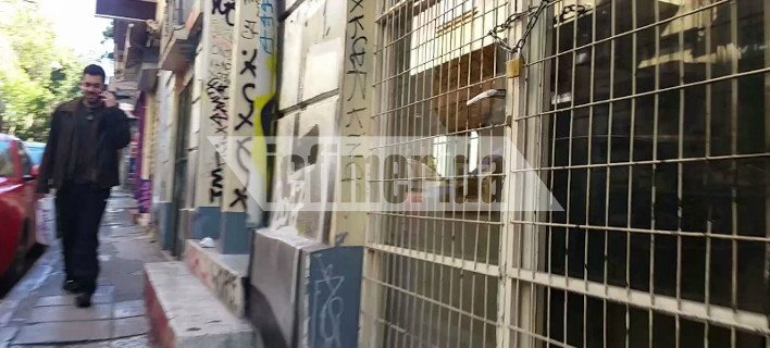 Αυτοψία του iefimerida στο άβατο των Εξαρχείων -«Δεν αντέχουμε άλλο, να έρθουν οι πολιτικοί να ζήσουν εδώ» [εικόνες] | iefimerida.gr 0