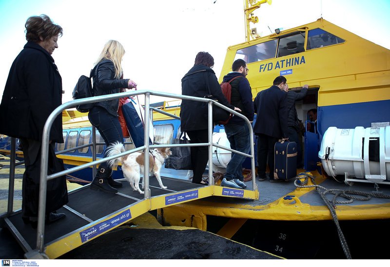 Κορυφώνεται η έξοδος των εκδρομέων: «Βουλιάζουν» τα λιμάνια -Αυξημένη κίνηση στις εθνικές οδούς [εικόνες] | iefimerida.gr 0