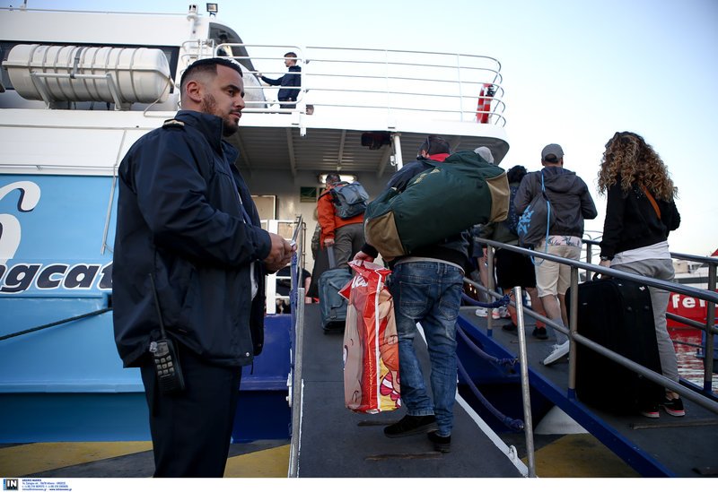 Κορυφώνεται η έξοδος των εκδρομέων: «Βουλιάζουν» τα λιμάνια -Αυξημένη κίνηση στις εθνικές οδούς [εικόνες] | iefimerida.gr 1