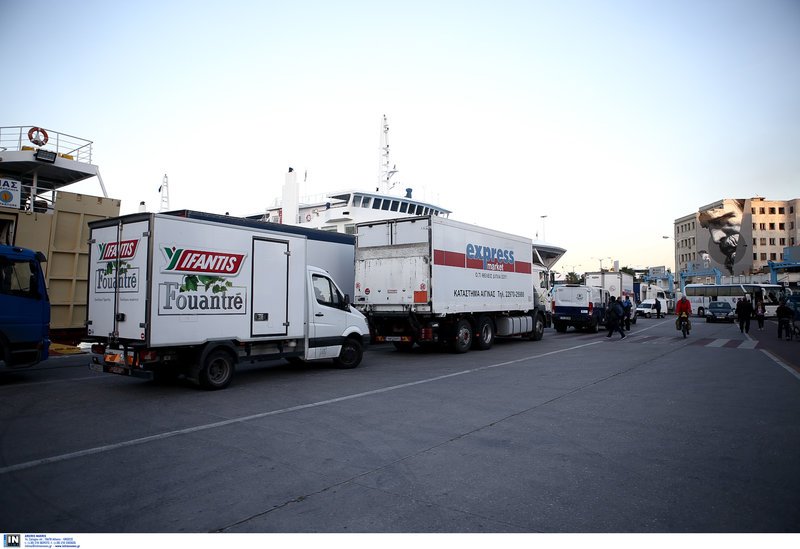 Κορυφώνεται η έξοδος των εκδρομέων: «Βουλιάζουν» τα λιμάνια -Αυξημένη κίνηση στις εθνικές οδούς [εικόνες] | iefimerida.gr 3