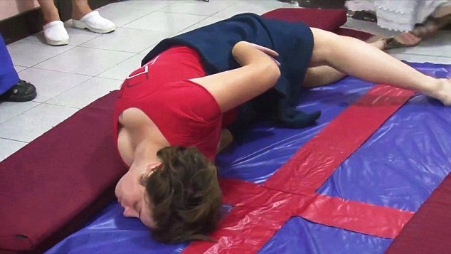 «Φύγε δαίμονα» -Ουρλιαχτά, πόνος και σκηνικό ταινίας τρόμου κατά τη διάρκεια εξορκισμού στην Αργεντινή [εικόνες & βίντεο] | iefimerida.gr 4