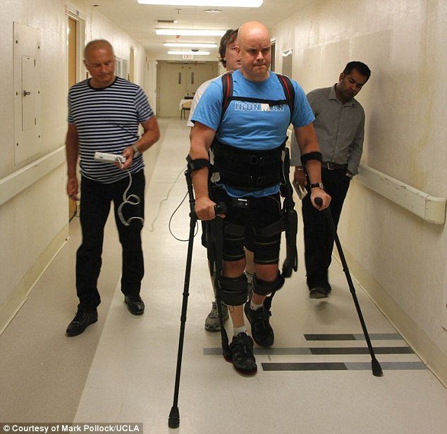 Ρομποτικός εξωσκελετός επιτρέπει σε τελείως παράλυτο άνδρα να περπατήσει [εικόνες] | iefimerida.gr 2