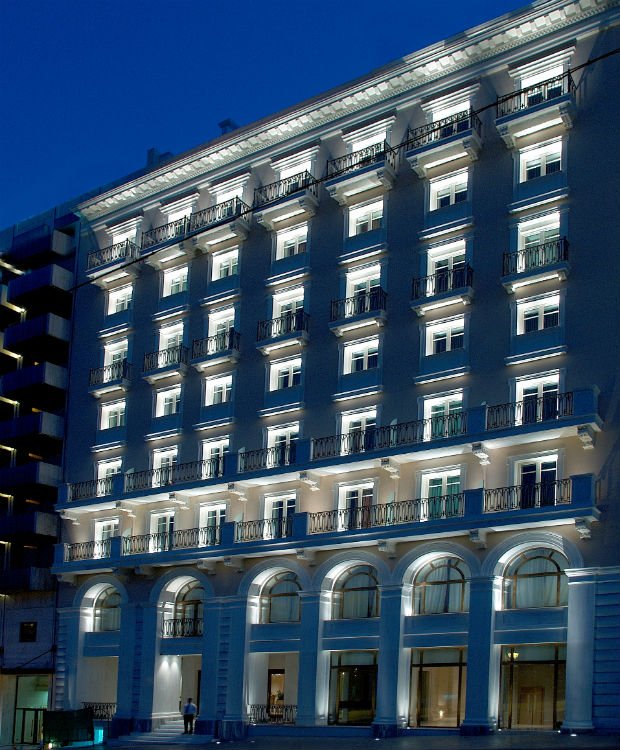 Ο αδελφός του πρωθυπουργού ανακαίνισε το ιστορικό King George στο Σύνταγμα που άνοιξε ξανά την Τετάρτη | iefimerida.gr 0