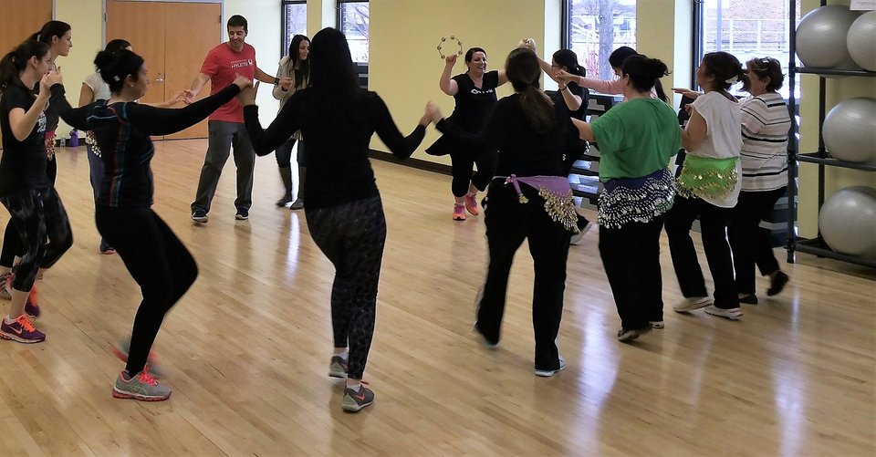  Οι ομογενείς συνδυάζουν την άσκηση με το γλέντι -Τι είναι το OPA-cize™ [εικόνες & βίντεο] | iefimerida.gr 1