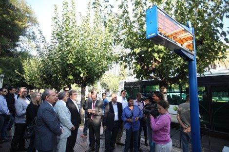 Ηρθαν οι «έξυπνες στάσεις»: Ενημερώνουν τους επιβάτες για την ώρα άφιξης του λεωφορείου [εικόνες] | iefimerida.gr 0