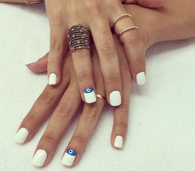 Η νέα τάση στο μανικιούρ διεθνώς έχει ελληνικό άρωμα -Εχει να κάνει με το... κακό μάτι [εικόνες] | iefimerida.gr 11