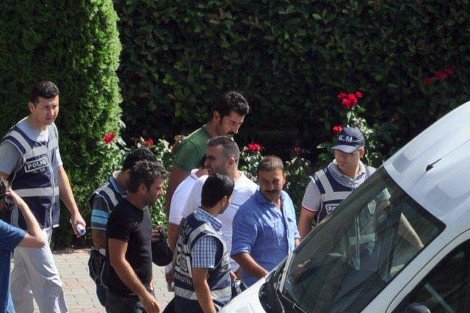 Η στιγμή της σύλληψης του Εζέλ για χρήση ναρκωτικών [εικόνες & βίντεο] | iefimerida.gr 2