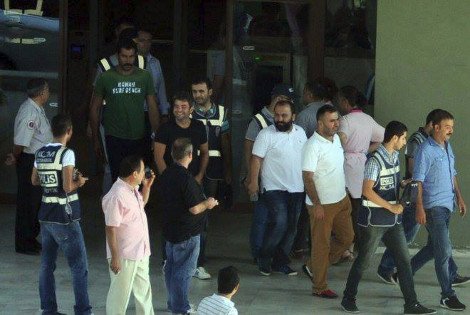 Η στιγμή της σύλληψης του Εζέλ για χρήση ναρκωτικών [εικόνες & βίντεο] | iefimerida.gr 3