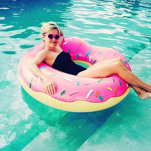 Δέκα σέξι καλλονές με καυτά μαγιό απολαμβάνουν το πρώτο τους μπάνιο [εικόνες]   | iefimerida.gr 0