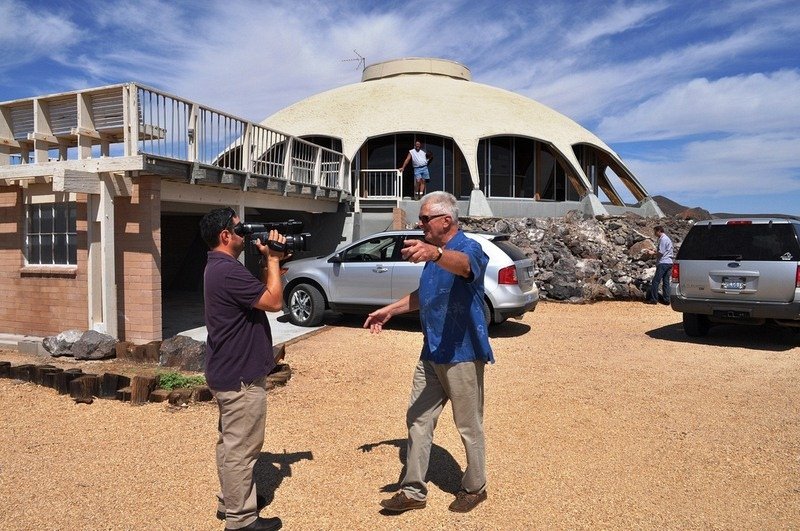 Θαρραλέο: Εχτισαν σπίτι στην κορυφή ηφαιστείου - Πάνω από τον κρατήρα [εικόνες] | iefimerida.gr 1