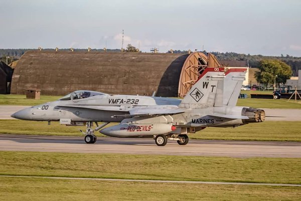 Ενας νεκρός από τη συντριβή μαχητικού αεροσκάφους στην ανατολική Αγγλία [εικόνες] | iefimerida.gr 1