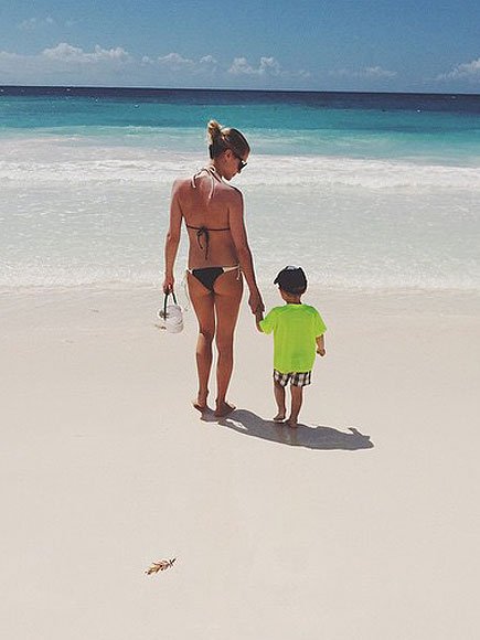 Δέκα σέξι καλλονές με καυτά μαγιό απολαμβάνουν το πρώτο τους μπάνιο [εικόνες]   | iefimerida.gr 5