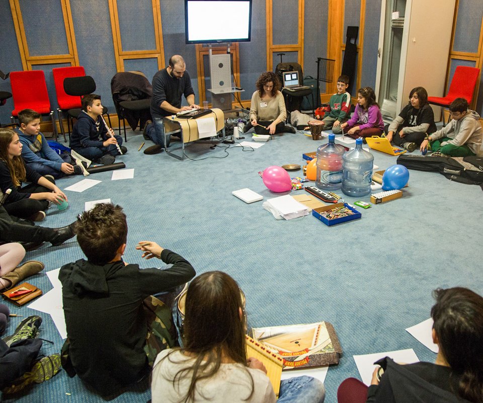 Θεσσαλονίκη: Παρτιτούρες με εικόνες -Μουσική με οδοντόβουρτσες και κουτάλια στο Μέγαρο | iefimerida.gr 0