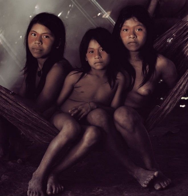 Στα άδυτα του κόσμου – Eνα συγκλονιστικό φωτορεπορτάζ για τις φυλές που κινδυνεύουν με εξαφάνιση σε όλο τον κόσμο [εικόνες]  | iefimerida.gr 17