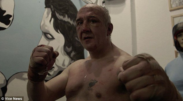 Γυμνοί, ματωμένοι, βίαιοι και θυμωμένοι: Το πραγματικό Fight Club ανθεί στην Αγγλία και δεν έχει κανόνες [εικόνες] | iefimerida.gr 0