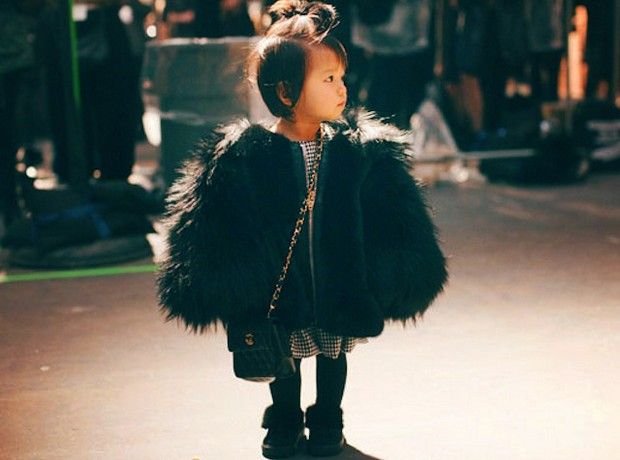 Aila Wang: Η πιο στιλάτη 4χρονη πιτσιρίκα που σε λίγο θα μαθαίνει στα μοντέλα τι σημαίνει μόδα [εικόνες]  | iefimerida.gr 0