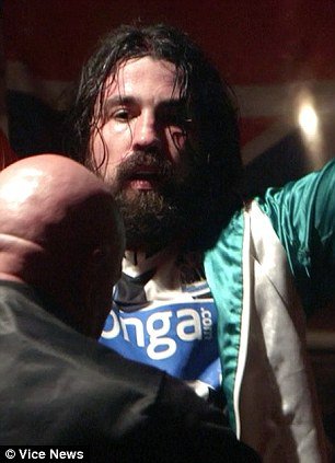 Γυμνοί, ματωμένοι, βίαιοι και θυμωμένοι: Το πραγματικό Fight Club ανθεί στην Αγγλία και δεν έχει κανόνες [εικόνες] | iefimerida.gr 1