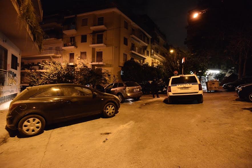 Πέταξαν μολότοφ κατά αστυνομικών στα Εξάρχεια  [εικόνες] | iefimerida.gr 0