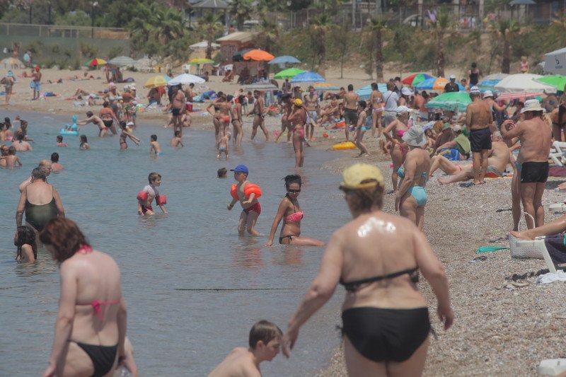 Στις παραλίες του Φαλήρου η Αθήνα... αναστενάζει – Φωτορεπορτάζ υπό τον ήλιο [εικόνες] | iefimerida.gr 1