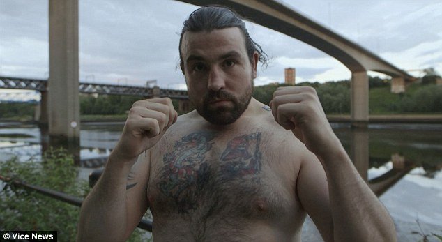 Γυμνοί, ματωμένοι, βίαιοι και θυμωμένοι: Το πραγματικό Fight Club ανθεί στην Αγγλία και δεν έχει κανόνες [εικόνες] | iefimerida.gr 2