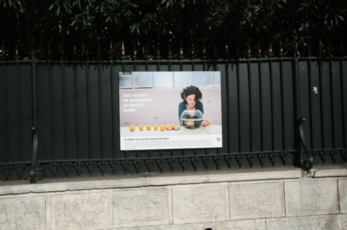 Πανό στα κάγκελα της Γαλλικής Πρεσβείας -Το κλίμα αλλάζει, ο πλανήτης κινδυνεύει | iefimerida.gr 2