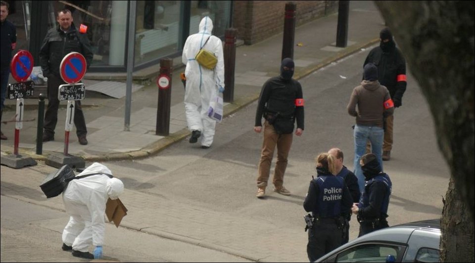 Μεγάλη αστυνομική επιχείρηση σε εξέλιξη στις Βρυξέλλες -Απομάκρυναν τους κατοίκους [εικόνες] | iefimerida.gr 4