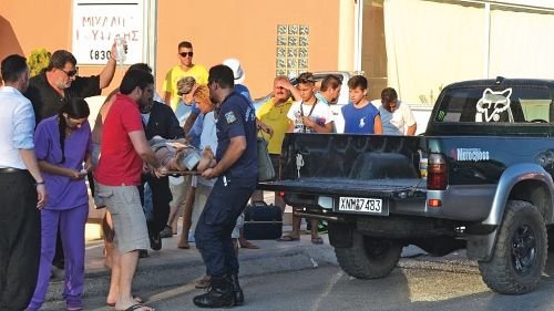 Υγειονομικά ανοχύρωτα τα νησιά- Ιερείς, δήμαρχοι και πολίτες κάνουν τις διακομιδές | iefimerida.gr 0