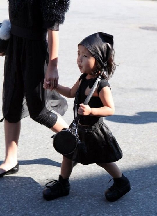 Aila Wang: Η πιο στιλάτη 4χρονη πιτσιρίκα που σε λίγο θα μαθαίνει στα μοντέλα τι σημαίνει μόδα [εικόνες]  | iefimerida.gr 5
