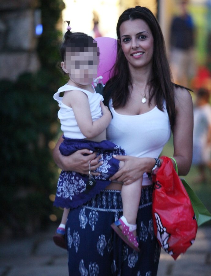 Μποτιλιάρισμα επωνύμων μανάδων στο παιδικό πάρτι της Κοκκίνου [εικόνες]  | iefimerida.gr 3