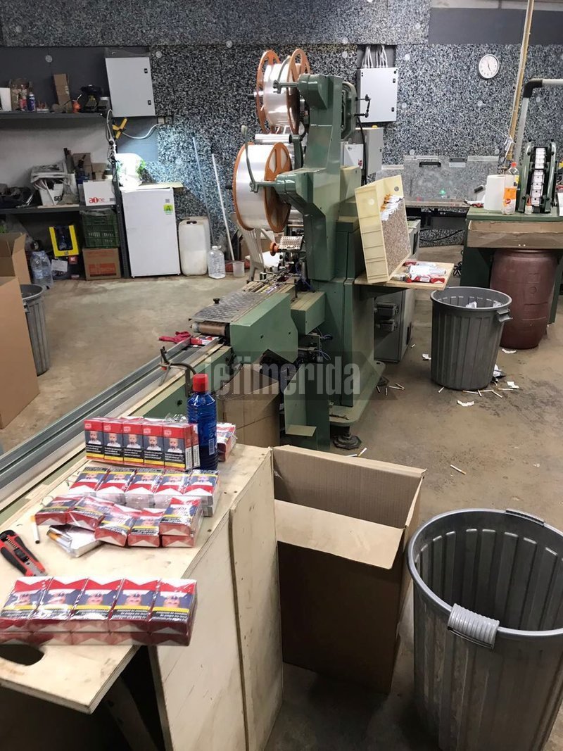 Είχαν στήσει παράνομο εργοστάσιο παρασκευής τσιγάρων -Ντου της ΕΛ.ΑΣ. [εικόνες] | iefimerida.gr 0