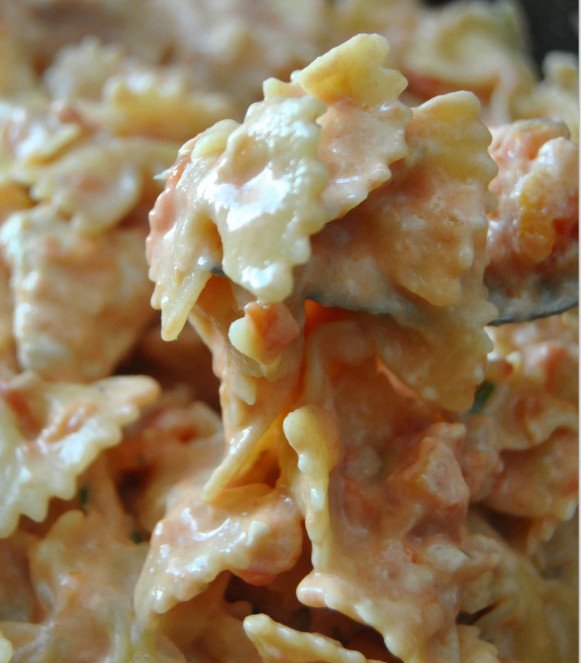 Φαρφάλες ζουμερές με κοτόπουλο | iefimerida.gr 1