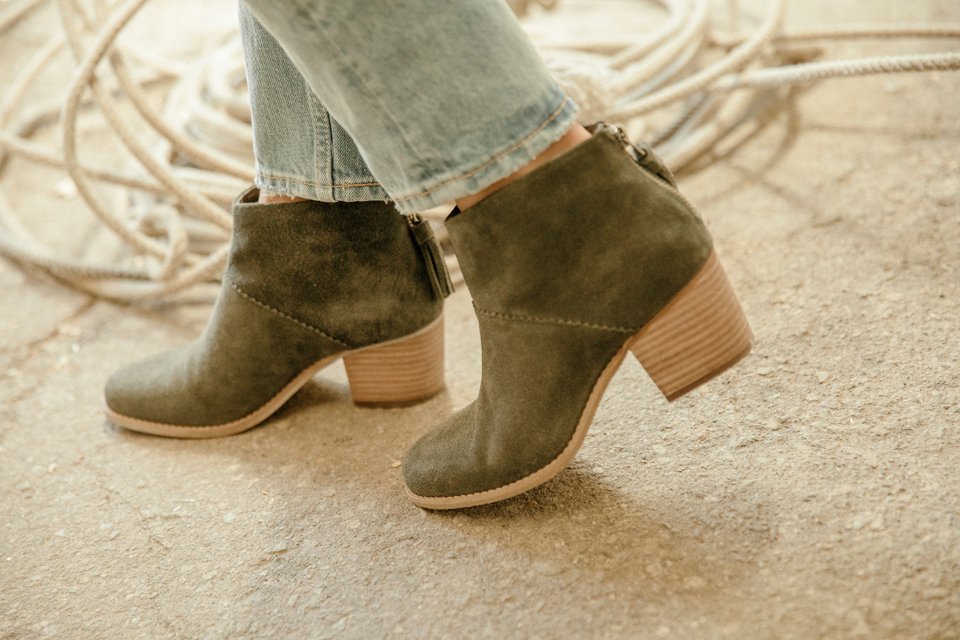 Γούνινα, μάλλινα, δερμάτινα -Τα TOMS «φόρεσαν» τα χειμωνιάτικά τους [εικόνες] | iefimerida.gr 4