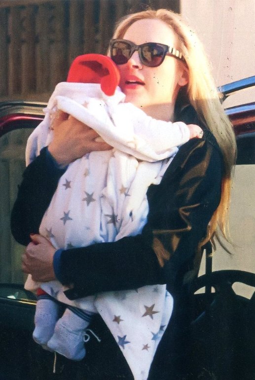 Η βόλτα της Φαίης Ξυλά με τον 5 μηνών γιο της [εικόνες] | iefimerida.gr 1