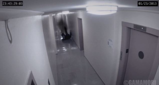 Ανατριχιαστικό βίντεο -Μυστηριώδης σκιά αρπάζει έναν άνδρα και τον σέρνει από το πόδι -Φάντασμα ή κάτι άλλο; [εικόνες] | iefimerida.gr 1