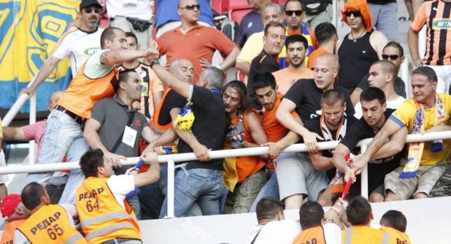 Επεισόδια για την ελληνική σημαία – Ηθελαν να την κατεβάσουν Σκοπιανοί [εικόνες] | iefimerida.gr 2