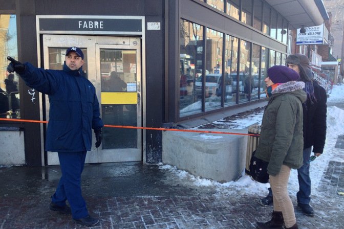 Φρικτός θάνατος -Γυναίκα στραγγαλίστηκε από το φουλάρι της που πιάστηκε στις κυλιόμενες σκάλες του Μετρό [εικόνες] | iefimerida.gr 0